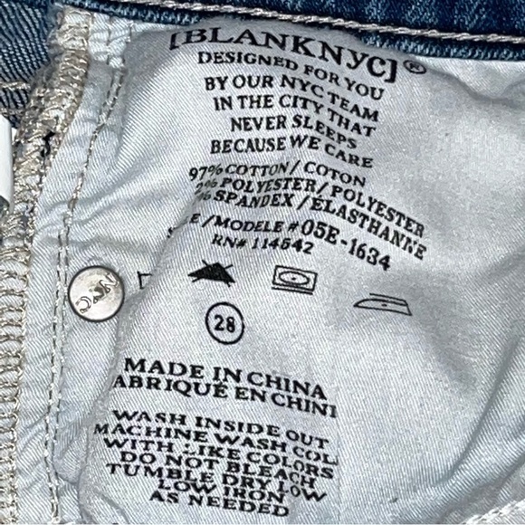 Blank NYC Women’s Goin Digital Floral Distressed Ankle Jean - Picture 8 of 8